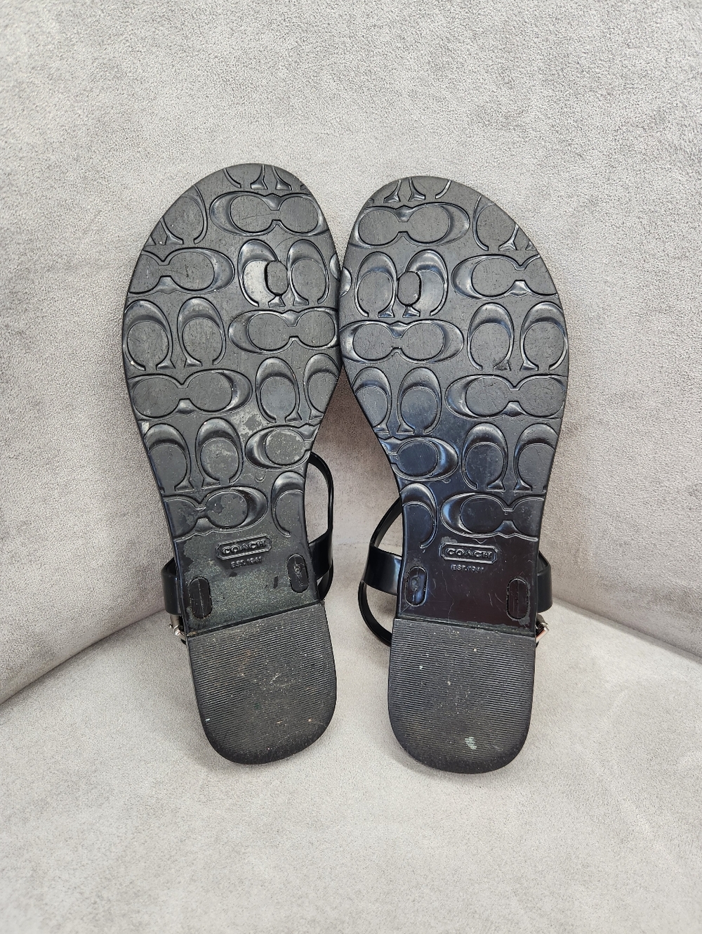 Coach T-strap Sandals 9 Black Jelly Piccadilly A6370 Thong Dainty Logo Charm - Picture 15 of 16
